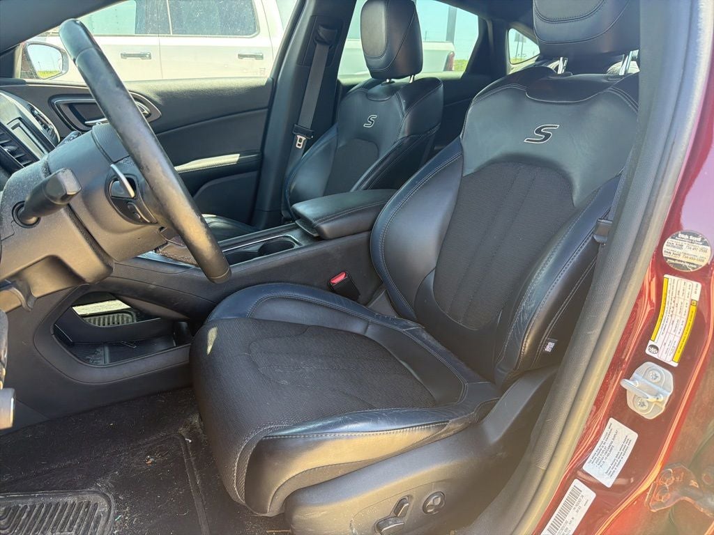 2016 Chrysler 200 S