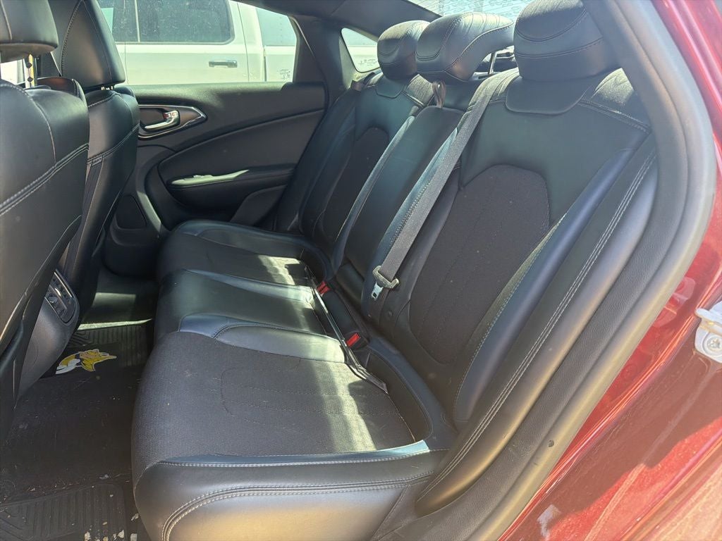 2016 Chrysler 200 S