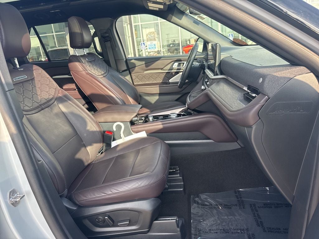 2025 Ford Explorer Platinum