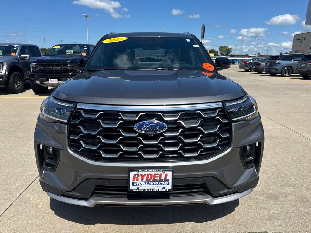 2025 Ford Explorer Platinum