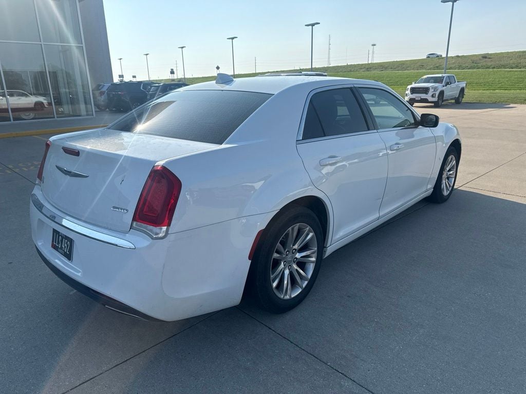 2017 Chrysler 300 Limited