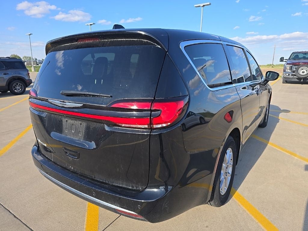 2025 Chrysler Pacifica Select