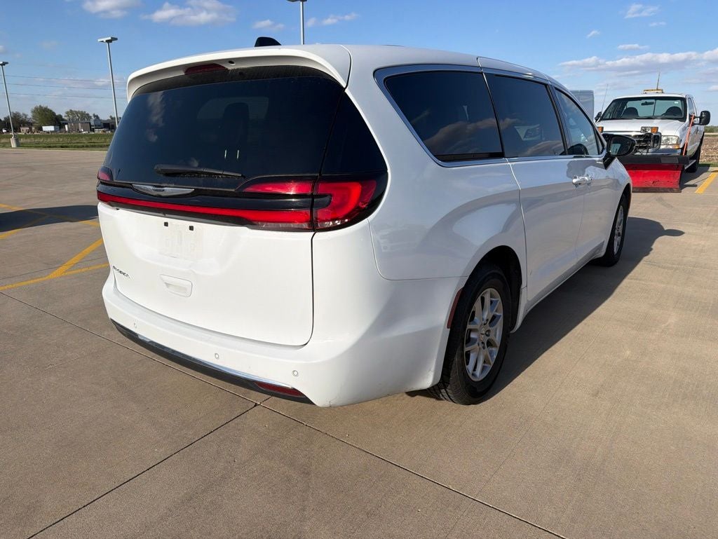 2025 Chrysler Pacifica Select