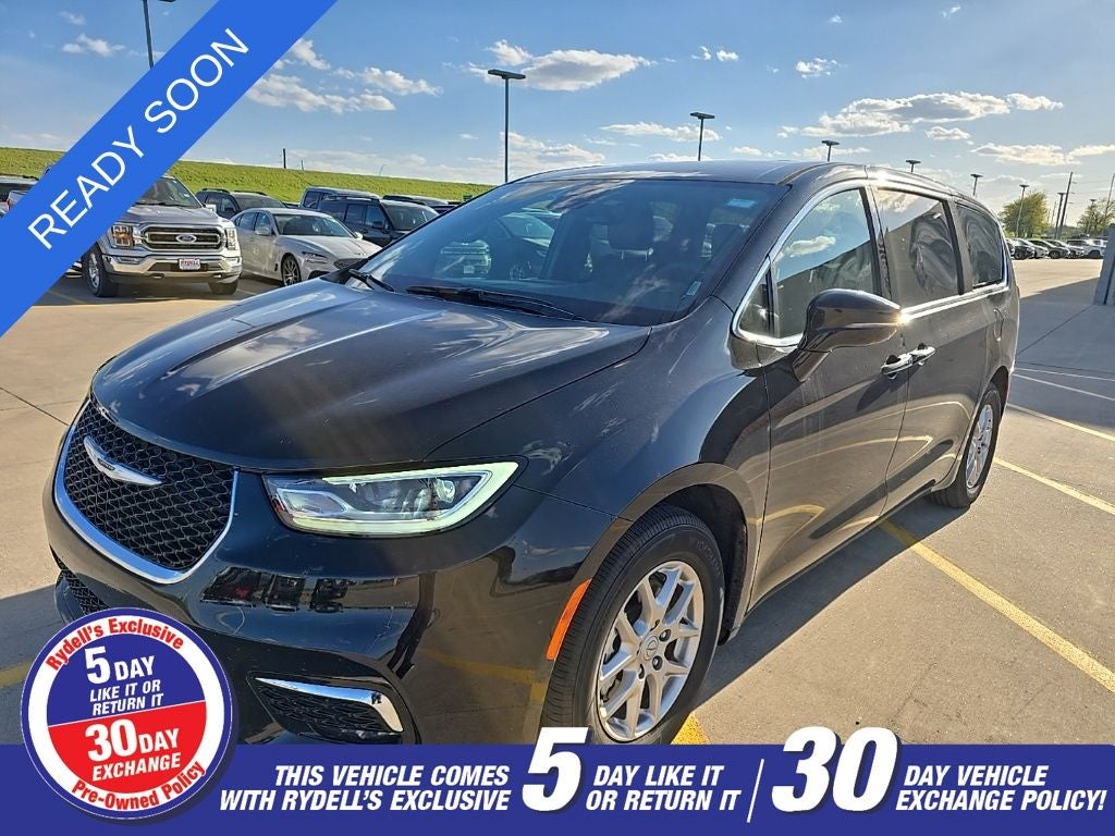2025 Chrysler Pacifica Select