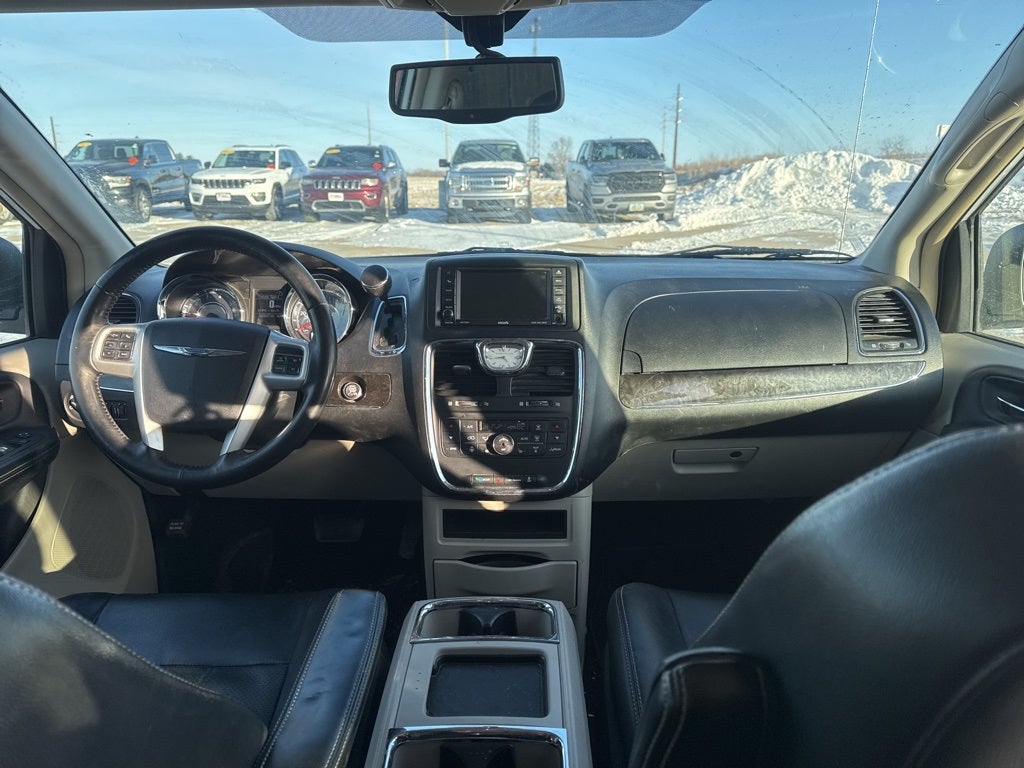 2016 Chrysler Town & Country Touring-L