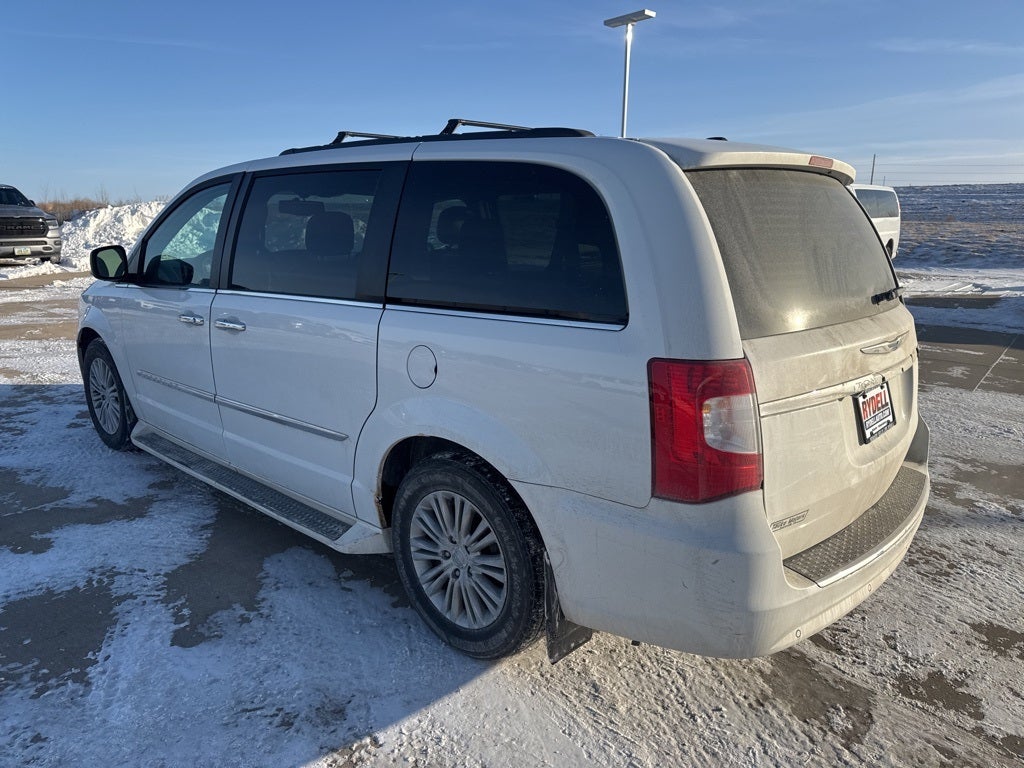 2016 Chrysler Town & Country Touring-L