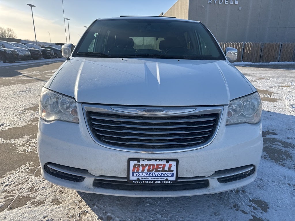 2016 Chrysler Town & Country Touring-L